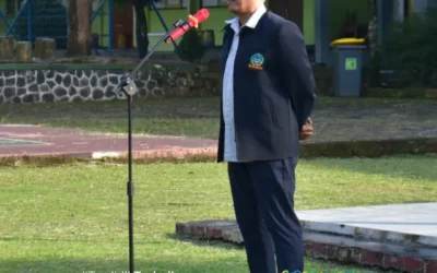 Pembinaan disiplin Aparatur Sipil Negara (ASN) di Lingkungan Dinas Pendidikan Jawa Barat berupa Apel Pagi di SMAN 1 Soreang pada hari Selasa, 8 April 2025